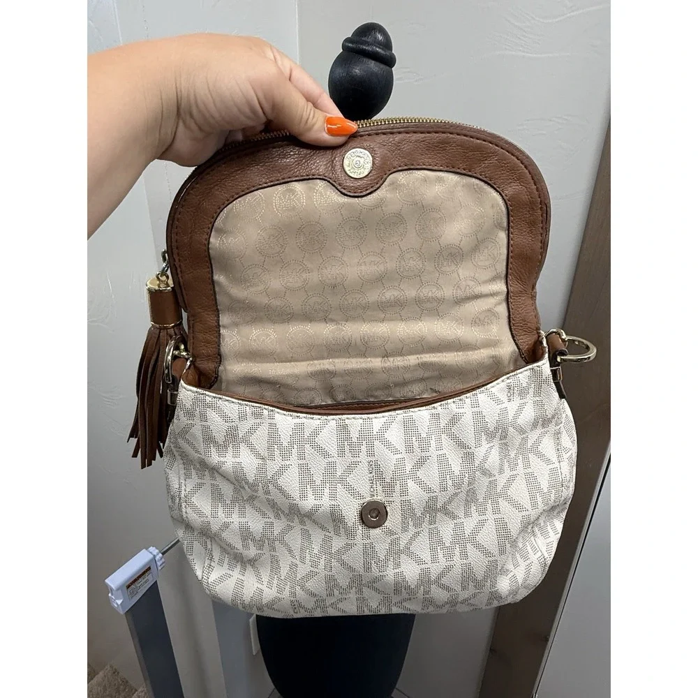 Michael Kors White Jet Set Item Signature Medium Tassel Flip Top Shoulder Bag